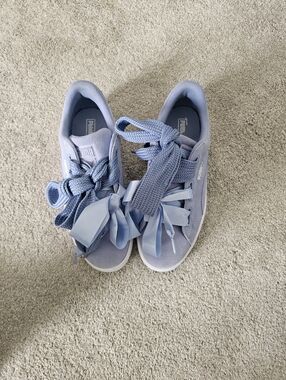 Puma Suede Ribbon Bow Sneaker 6.5C